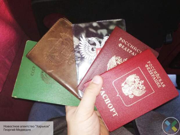 Проукраинская пропаганда не сработала: жители ЛДНР массово получают российские паспорта