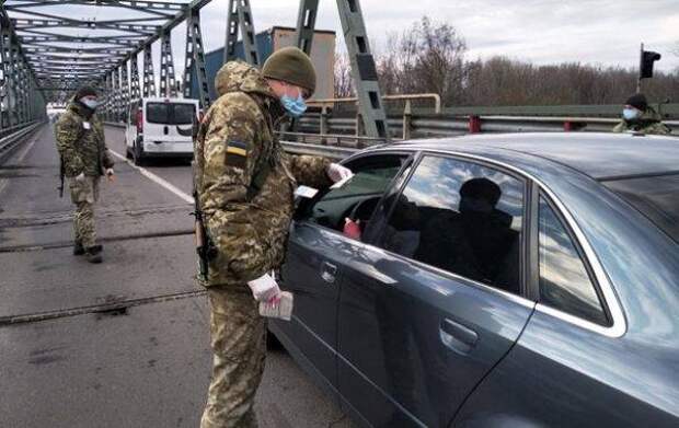 Грозят Донбассу наступленьем, а вирус гонят чесноком