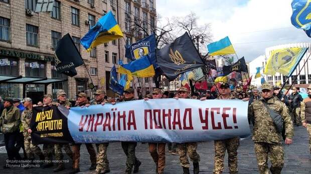 В Москве отреагировали на обстрел националистами посольства РФ в Киеве