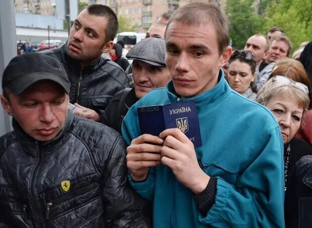 Украинские мигранты за три месяца перевели из Польши $800 млн ...