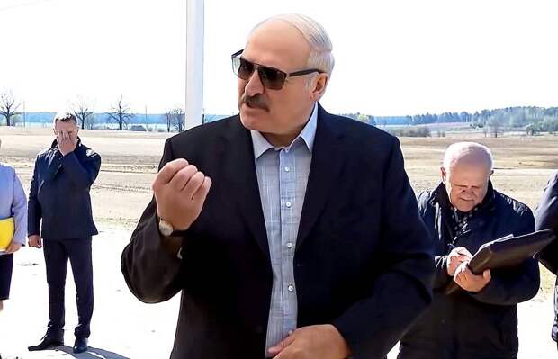 Против коронавируса и России: Лукашенко проигрывает свой «последний бой»