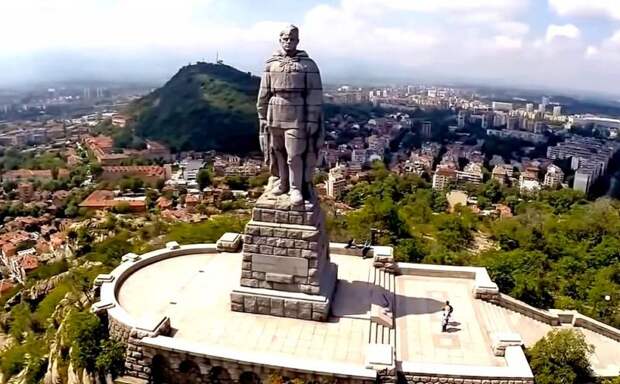 Жители Болгарии предложили взорвать памятник русскому солдату «Алёша»
