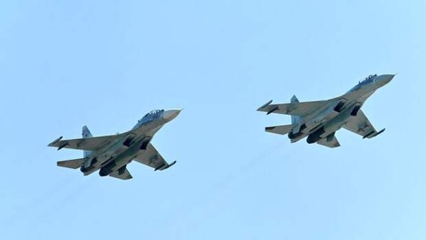 Приблизились к границам России: Русские Су-27 подняли в воздух из-за истребителей Бельгии...