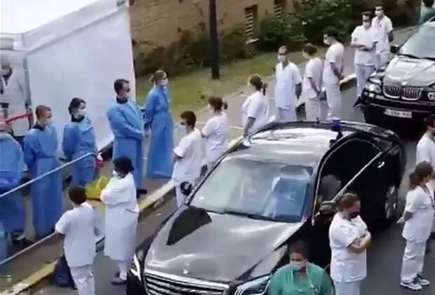 Врачи бельгийской больницы устроили «коридор позора» премьер-министру страны