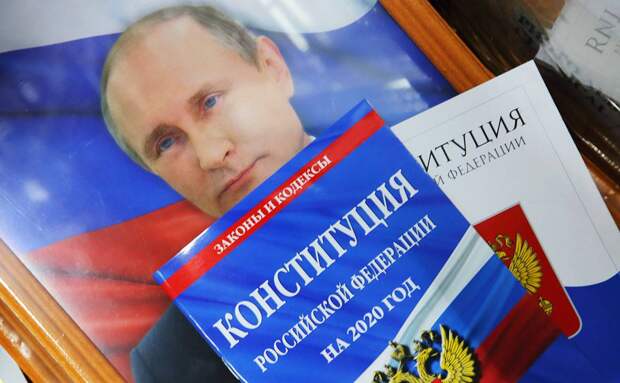 Битва за Конституцию: Путина вынуждают отречься от престола?