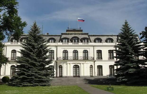 Чехия высылает российских дипломатов