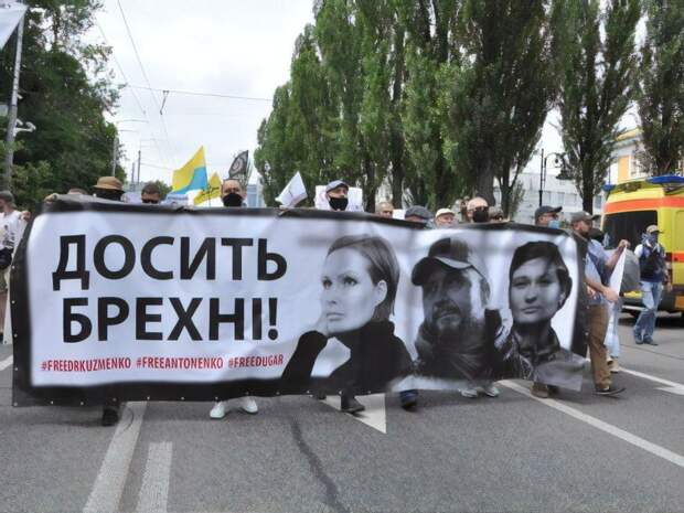 Под шум и гам свидомой чертовщины Донбасс уходит прочь от Украины