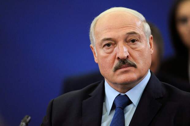 Лукашенко вышел на выборы голый и босой