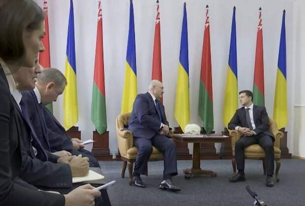 «Запасной аэродром»: Лукашенко неспроста заигрывает с Киевом