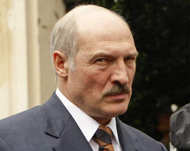Лукашенко беззащитен перед Западом, когда ссорится с Россией