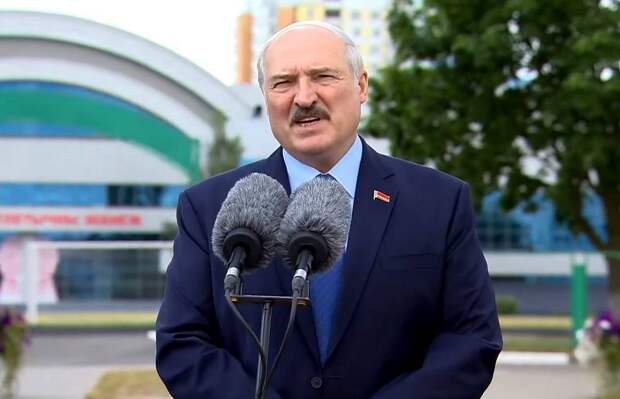 «Россияне тоже есть»: Лукашенко рассказал, откуда руководят протестами в Минске