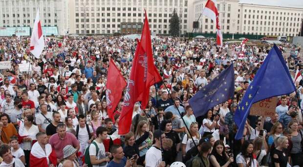 Прозападная оппозиция уже поднимает флаги Евросоюза вкупе с «белчервонабелыми»