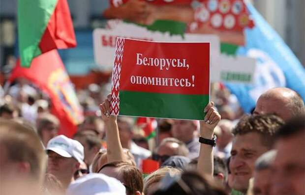 Эксперт: Лукашенко пугает Кремль революцией в России