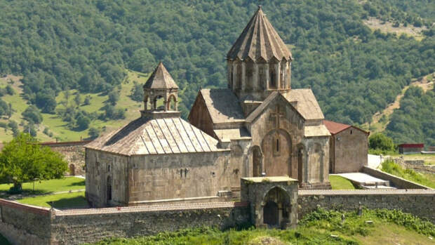 Армянский монастырь Гандзасар («Гора сокровищ») в Нагорном Карабахе