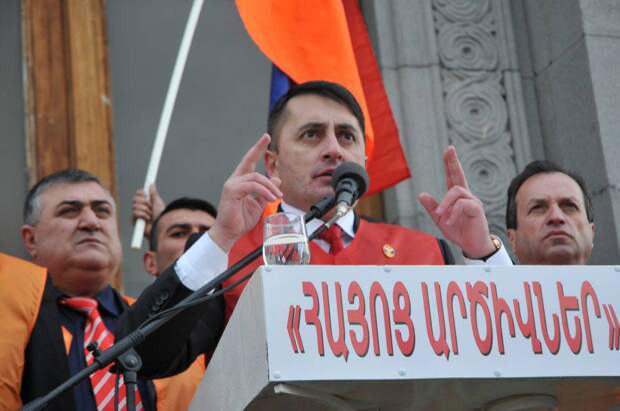 На митинге в Ереване потребовали союза с Россией и отставки Пашиняна