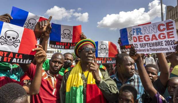 Граждане Мали снова выходят на протесты против военного присутствия Франции