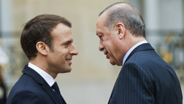 Религиозный конфликт — лишь отражение длительного политического противостояния Франции и Турции