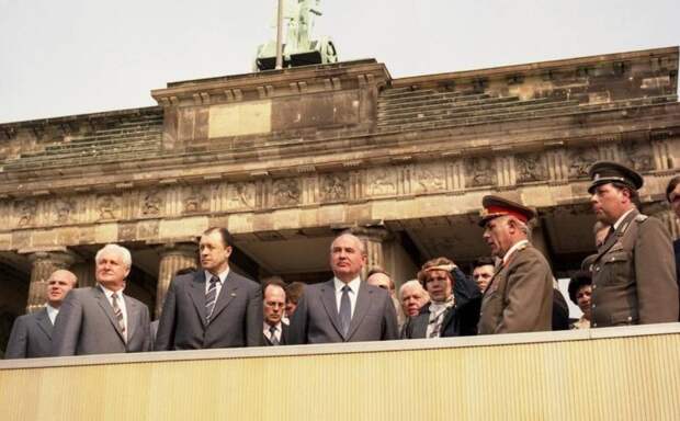 Главная ошибка Горбачева, позволившего объединиться Германии