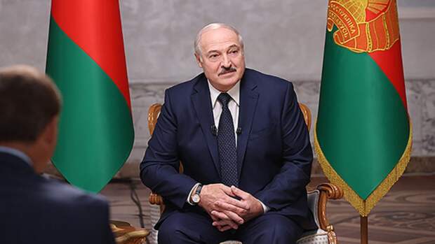 Лукашенко жестко ответил оскорбившему его Зеленскому