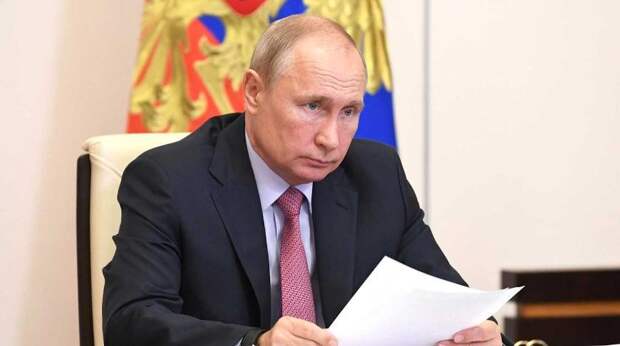 Путин заявил об уникальности ледокольного флота России
