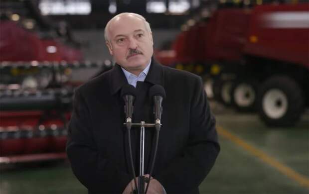 Президент Беларуси: Портретов Лукашенко под БЧБ-флагами не было, а портреты Гитлера были