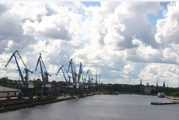 В Рижском морском торговом порту грузов из России становится с каждым днем все меньше