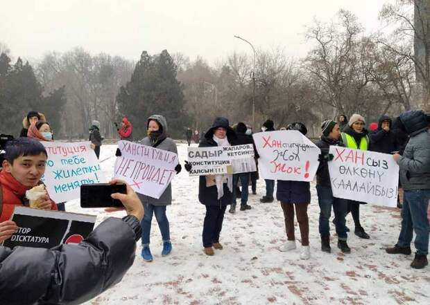 Какая форма правления оптимальна для Кыргызстана?