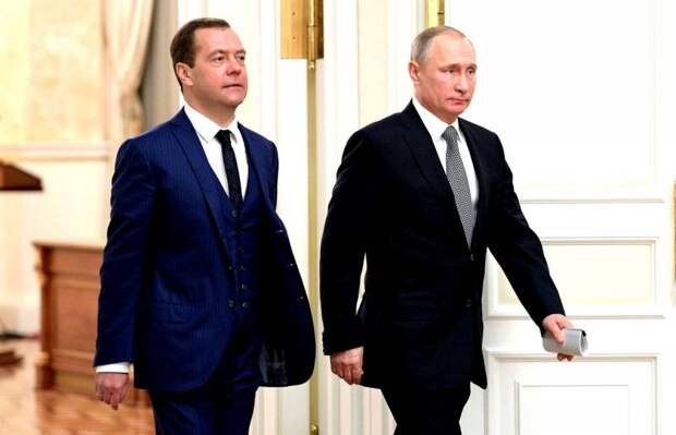 В Европе назвали пожизненный иммунитет последним подарком Путина Медведеву