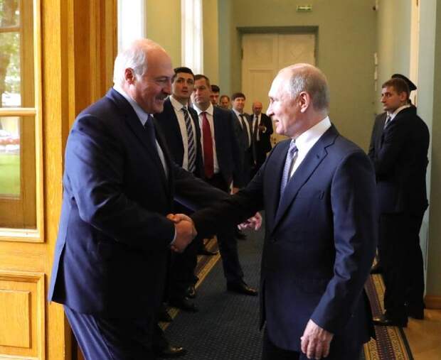 «Не слушать зарубежных советчиков»: Лукашенко подаёт сигнал не только Западу, но и Москве