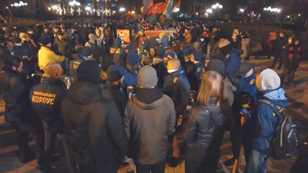 В Киеве нацисты прошли факельным шествием без разрешения Евросоюза