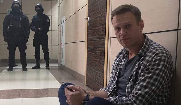 На сколько вероятен арест Навального по прилете в Москву