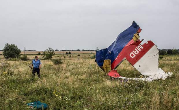 Три таинственных хлопка на борту MH17 могут полностью похоронить версию «Бука».