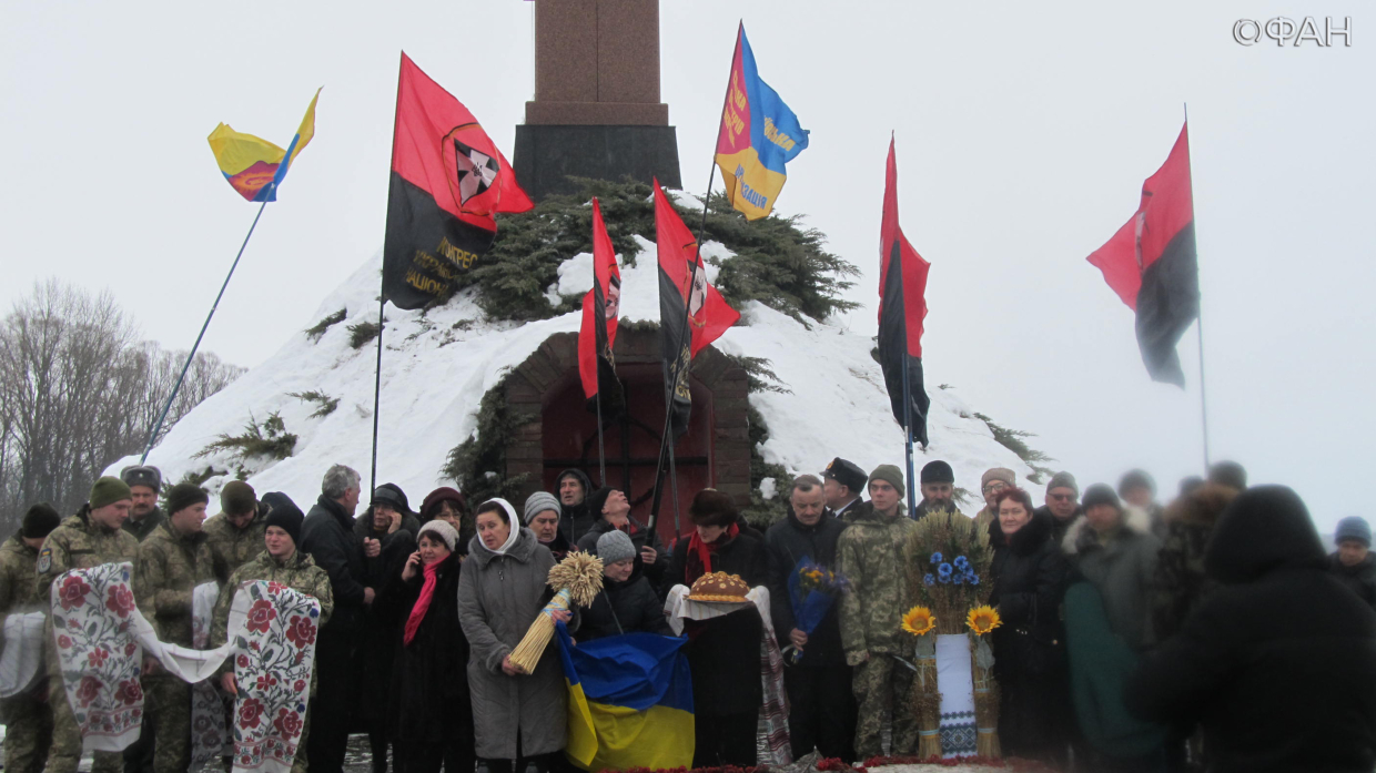 День памяти «героев Крут» на Украине ознаменовался новым шоу националистов