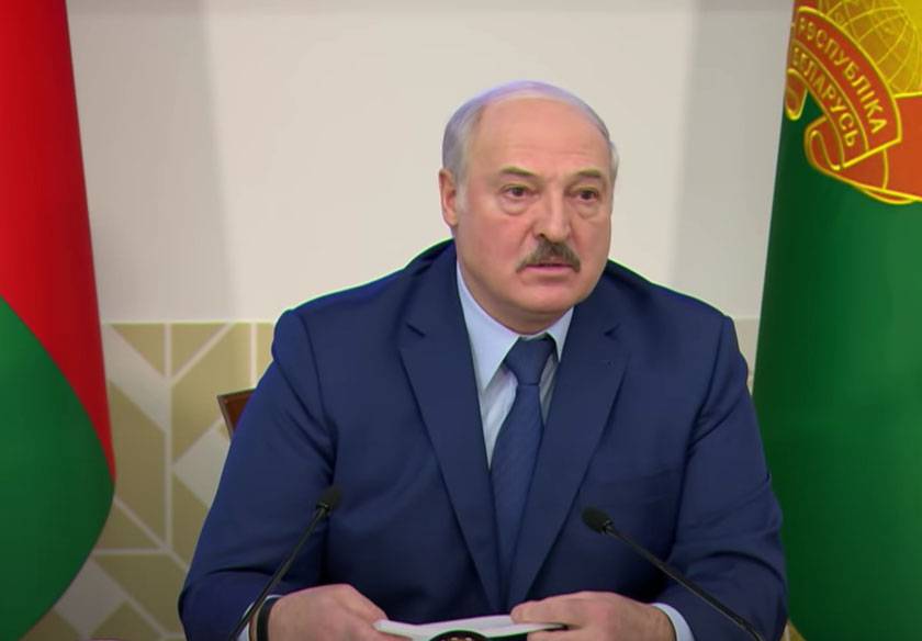 «Хоть на танке, хоть на лошади»: Лукашенко заявил, что продолжит защищать свою страну