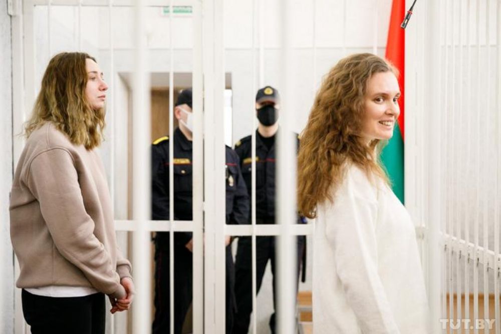 Журналистки польского телеканала «Белсат» Андреева и Чульцова в зале суда