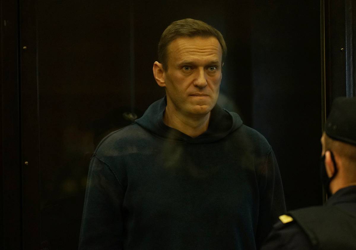 Новые уголовные дела и отказ в УДО: прогнозы экспертов по Навальному