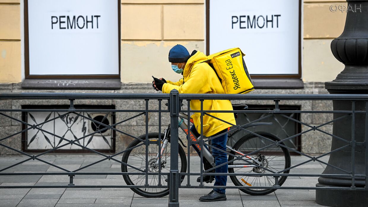 Эксперт объяснила, почему зарплаты курьеров бьют рекорды в России