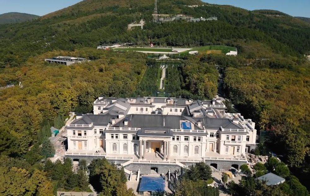 СМИ комментируют слова Ротенберга о принадлежности «дворца» в Геленджике