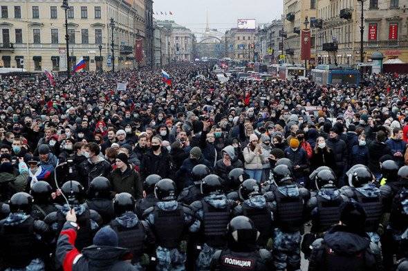 Стратегическая ошибка: эксперты о протестах сторонников Навального