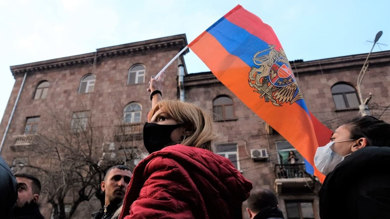 Страхи Пашиняна: два сценария смены власти в Армении