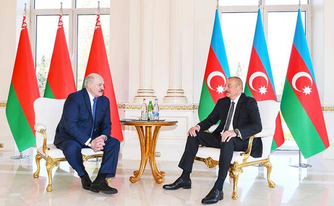Лукашенко заигрывает с Алиевым на почве Карабаха