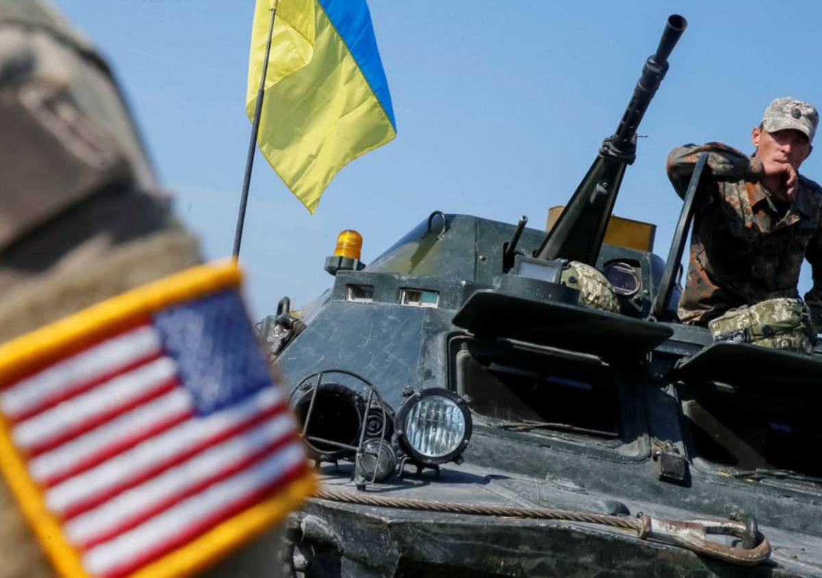 Подарки США: с чем Блинкен приехал на Украину