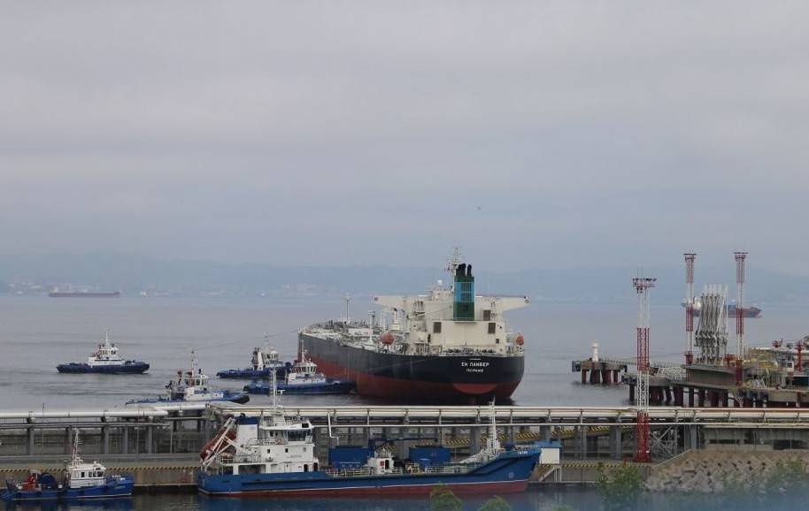 Санкции заправке не помеха: США наращивают импорт российской нефти