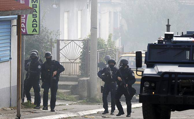 Косово, полиция стреляет в сербов. Кремль отводит глаза?