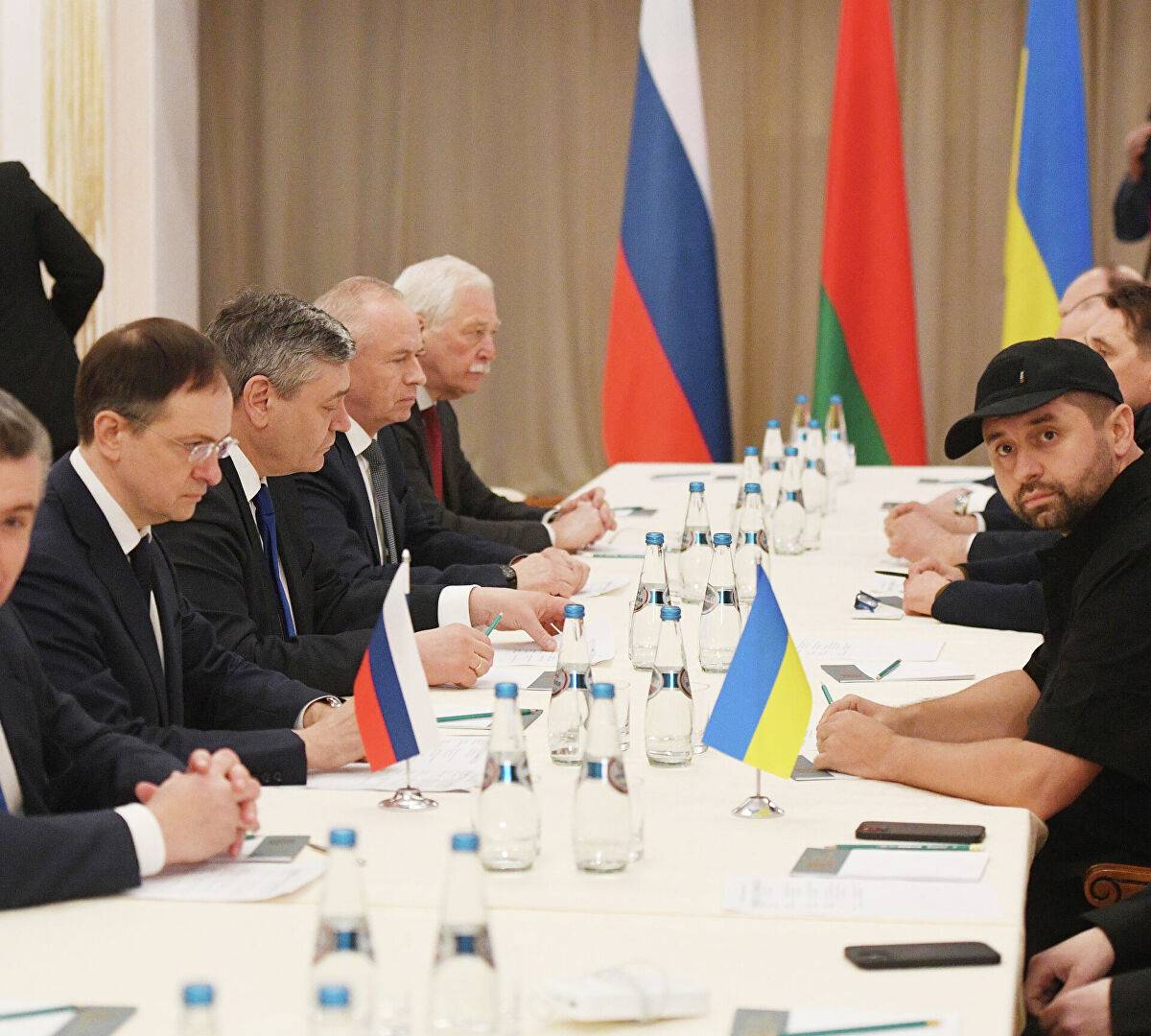 Надежда на взаимопонимание: эксперты о переговорах России и Украины